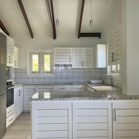 Vallonend Beachfront Villa With Excellent View Bel Ombre Exteriör bild