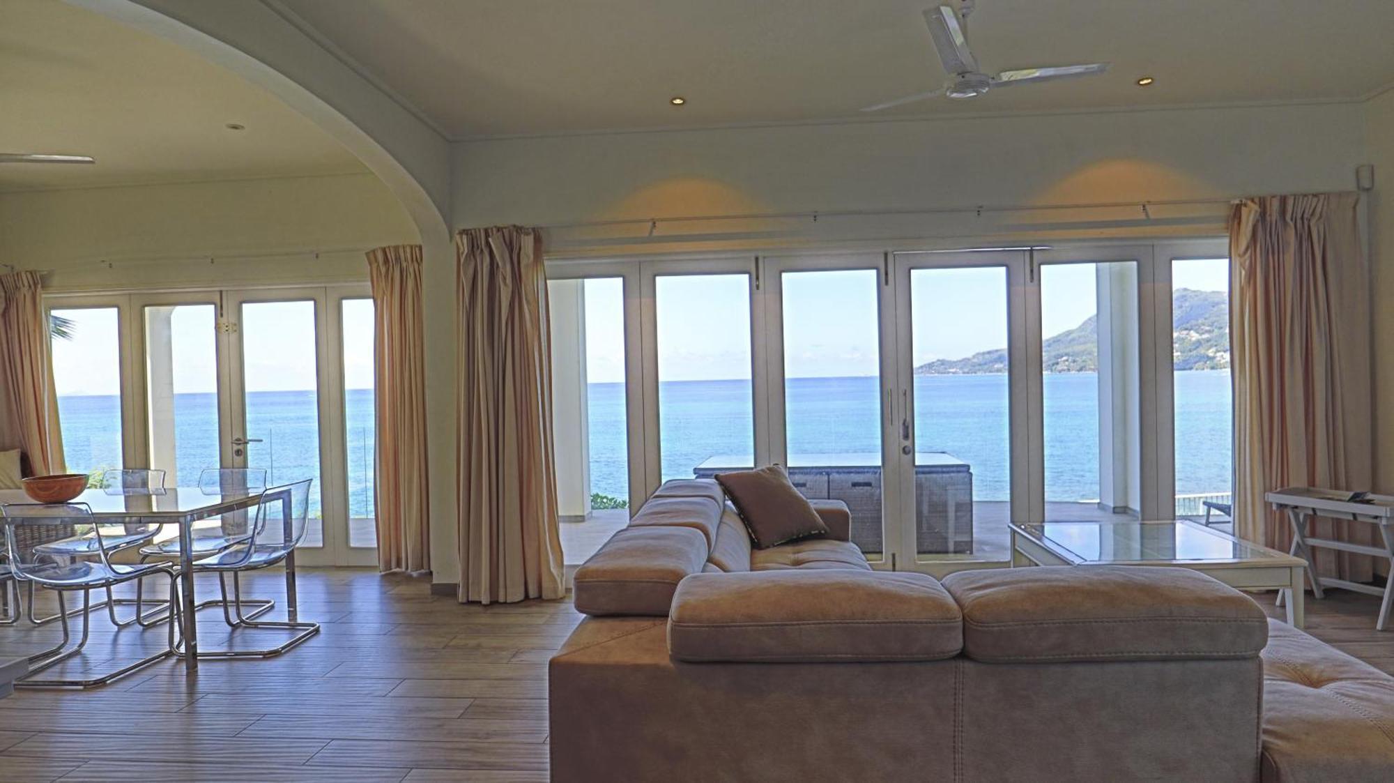 Vallonend Beachfront Villa With Excellent View Bel Ombre Exteriör bild