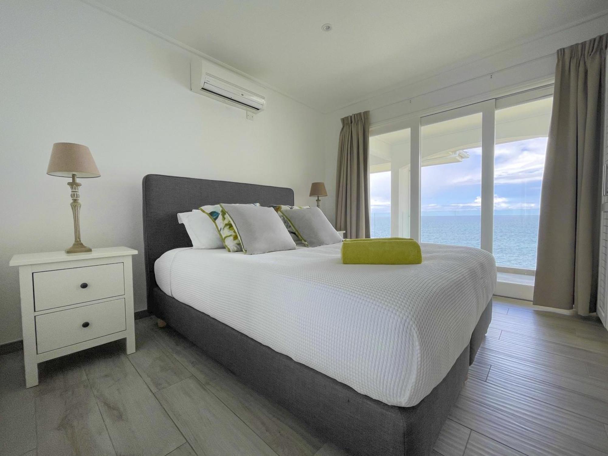 Vallonend Beachfront Villa With Excellent View Bel Ombre Exteriör bild