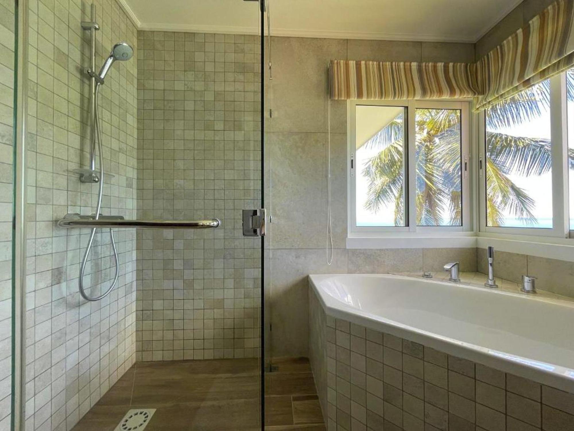 Vallonend Beachfront Villa With Excellent View Bel Ombre Exteriör bild