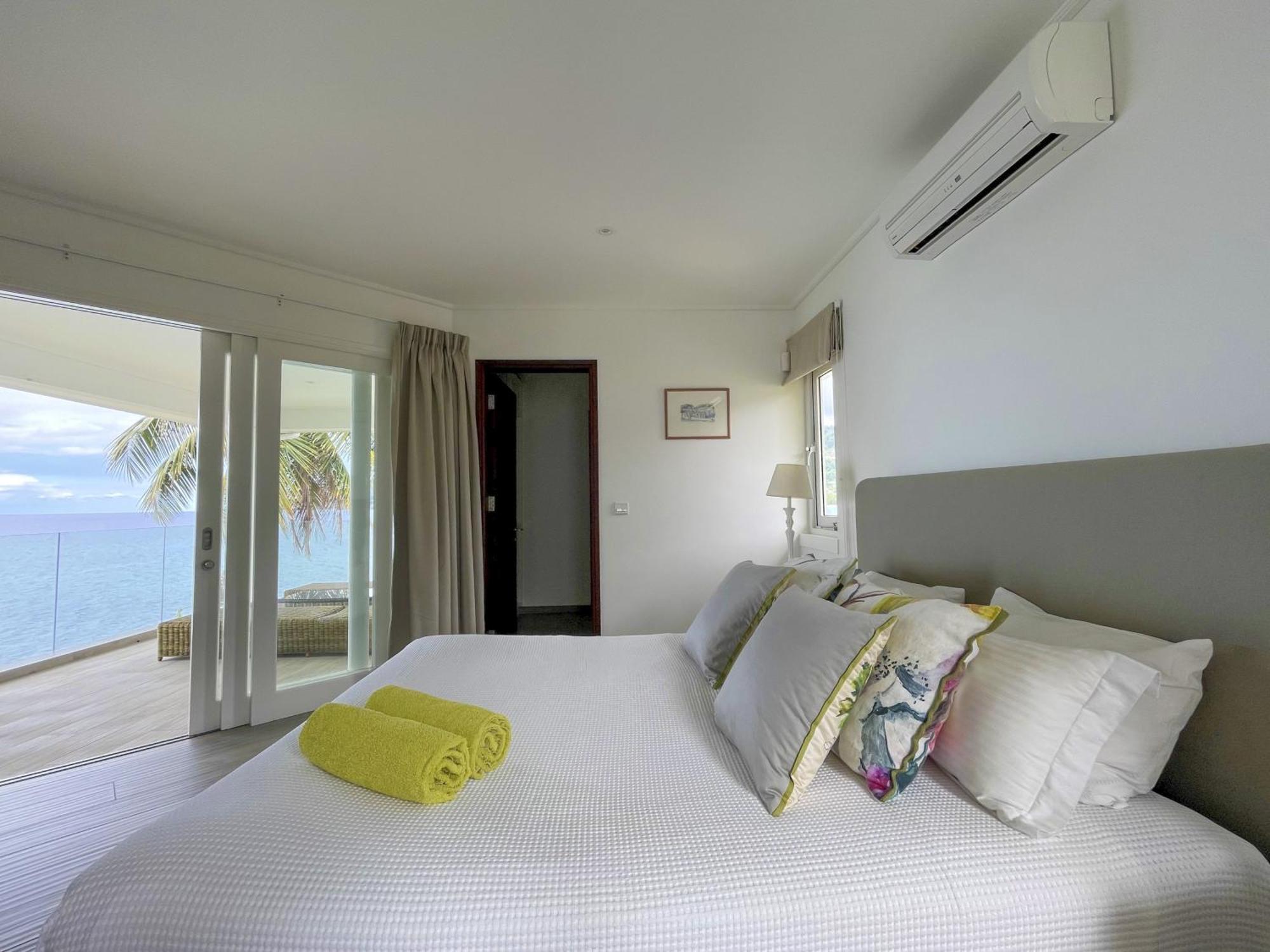 Vallonend Beachfront Villa With Excellent View Bel Ombre Exteriör bild