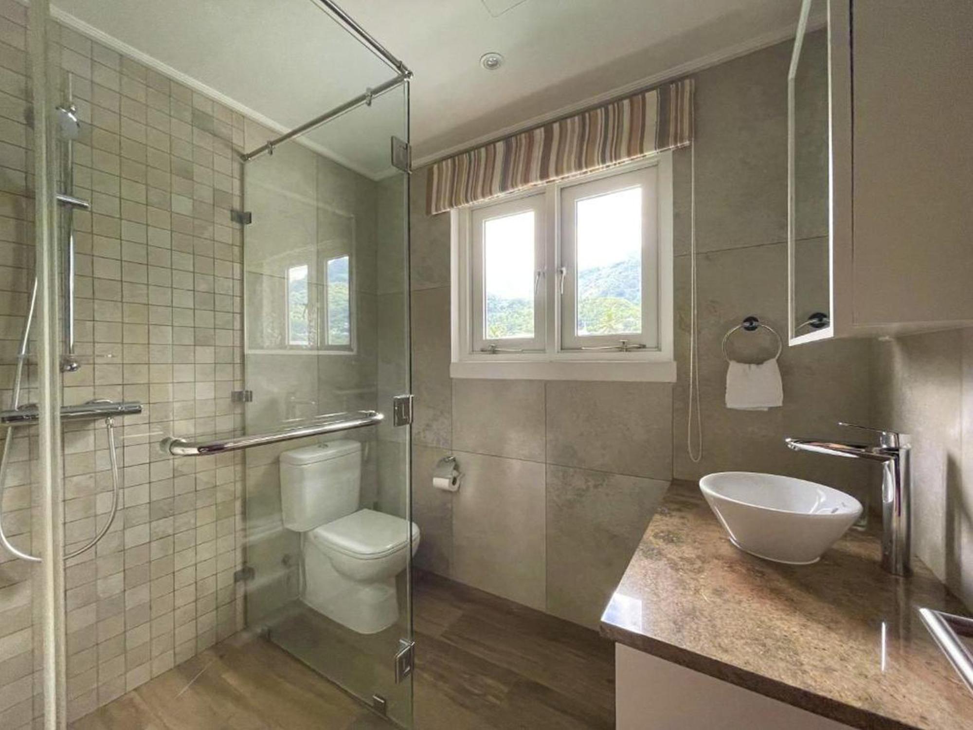 Vallonend Beachfront Villa With Excellent View Bel Ombre Exteriör bild