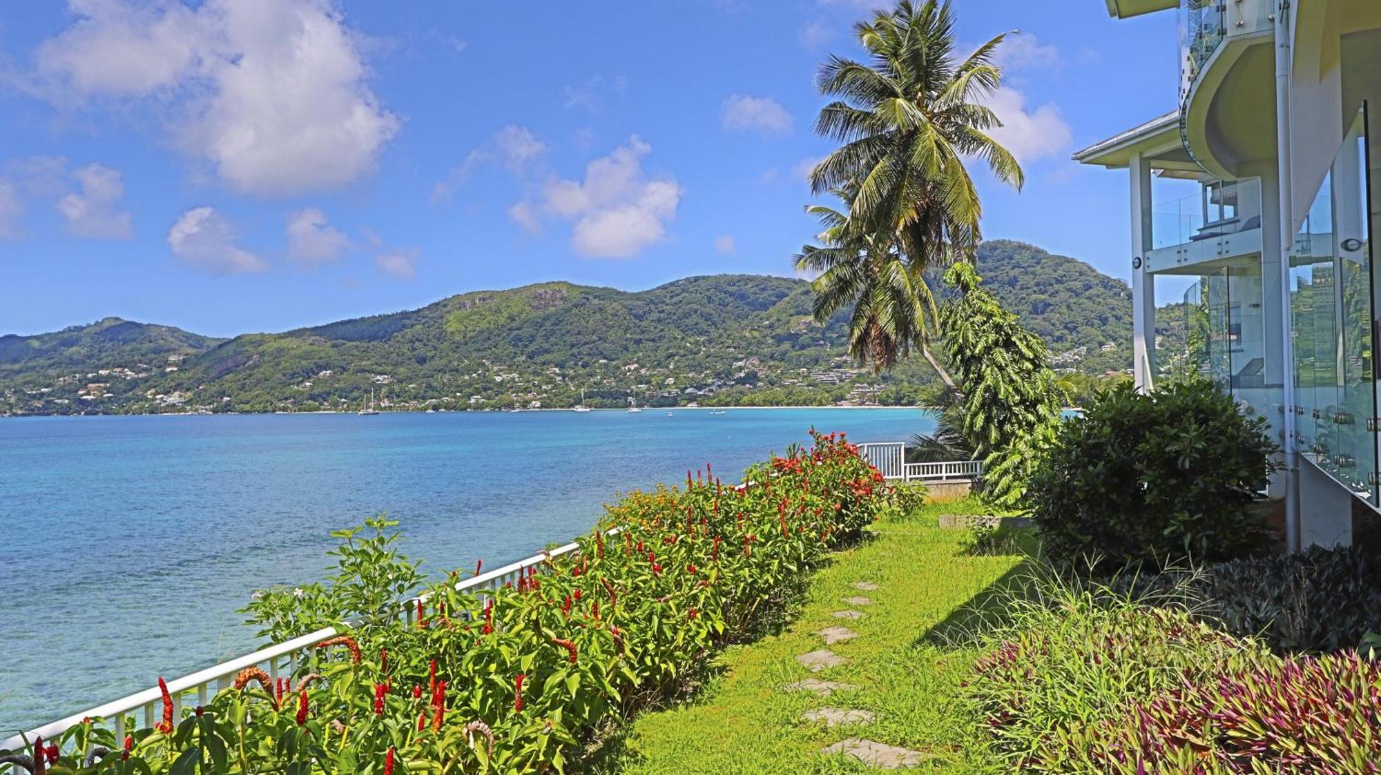 Vallonend Beachfront Villa With Excellent View Bel Ombre Exteriör bild