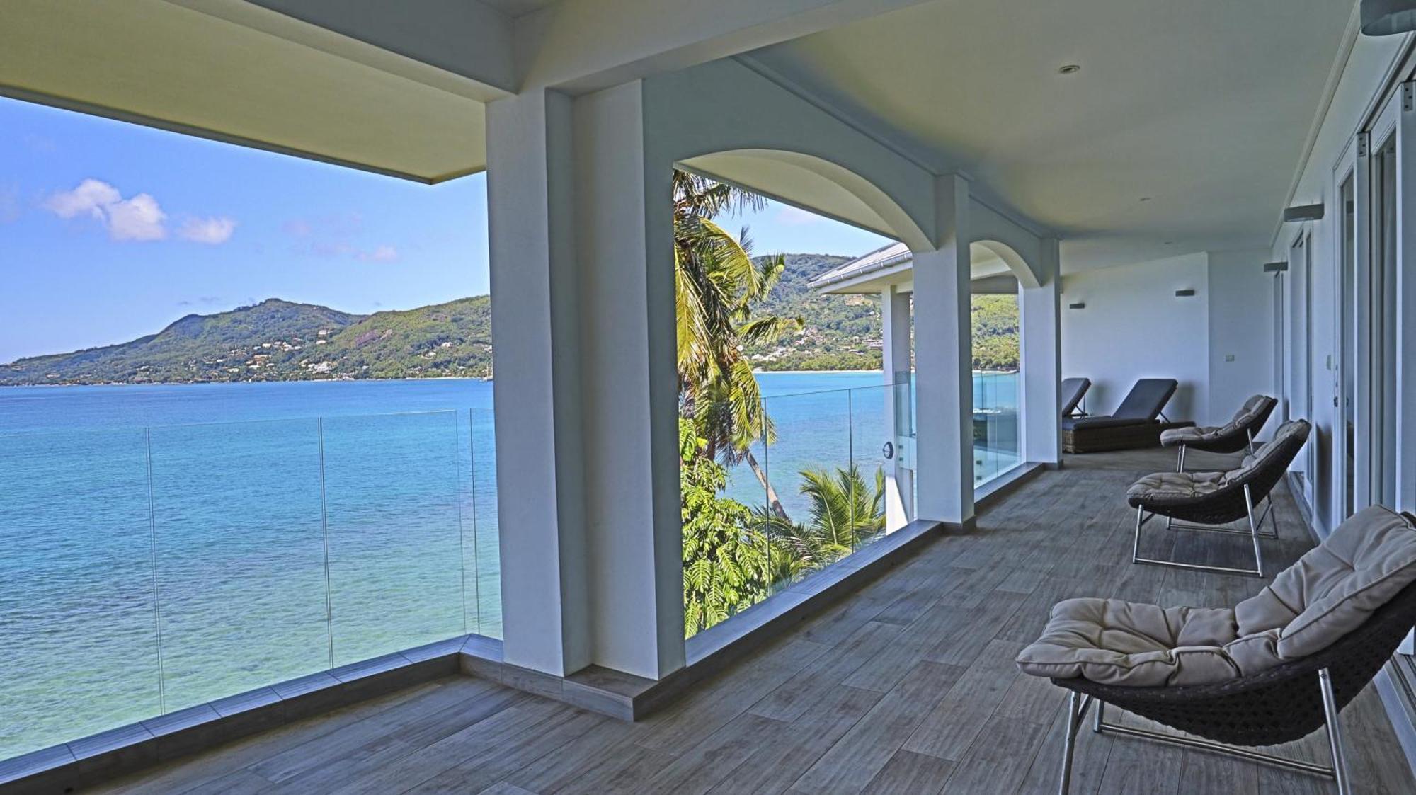 Vallonend Beachfront Villa With Excellent View Bel Ombre Exteriör bild